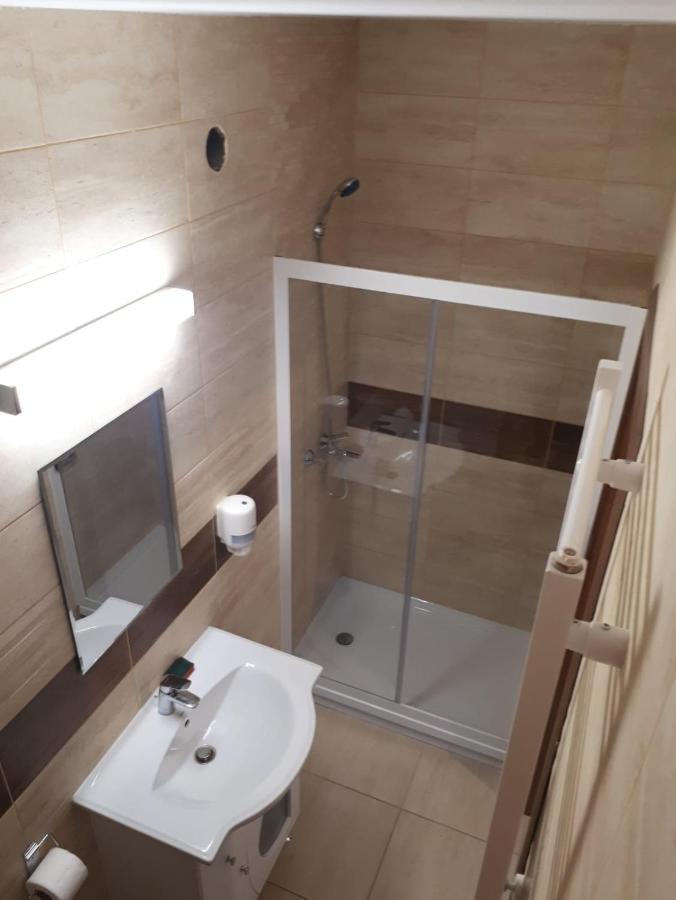Hunyadi Budget Ciresica Sibiu Ngoại thất bức ảnh